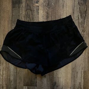 Women's Lululemon Black Camo Hottie Hot Shorts Size 10